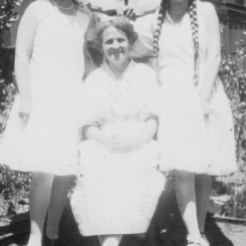 Thelma, Jack, Dulcie with mum Elizabeth.